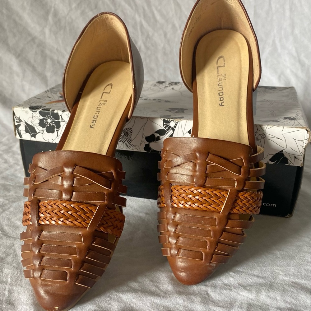 Woven flats